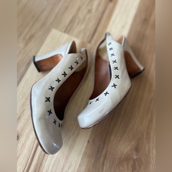 John Fluevog Cream Heels with Black Accents - Picture 3 of 10